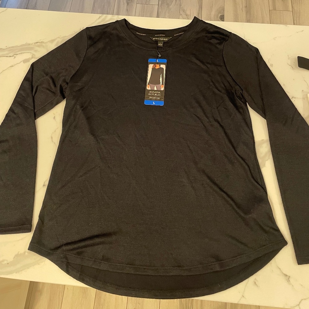 Banana Republic L black crew top